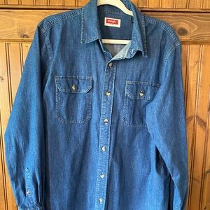 Men’s Wrangler denim medium shirt